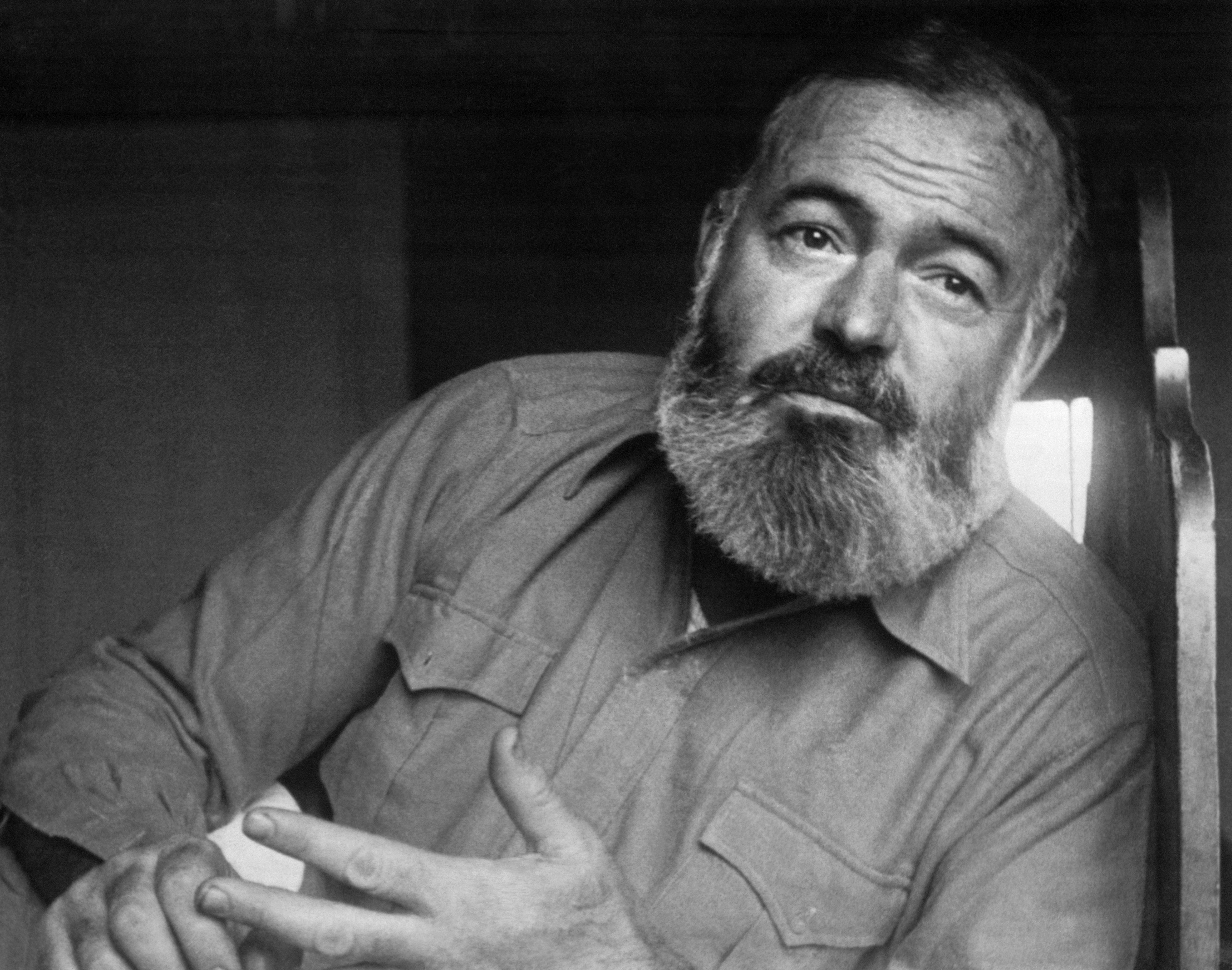 ernest-hemingway-514896254-5c91ba79c9e77c0001e11e36.jpg